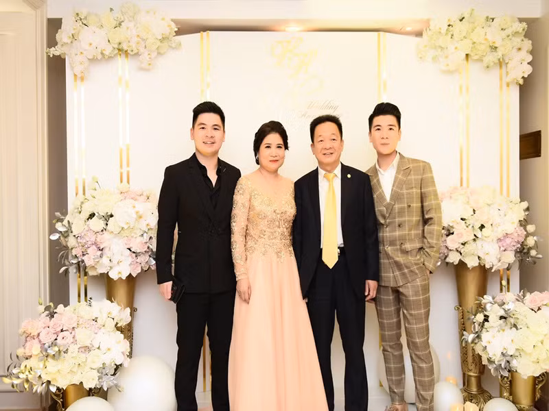 Hôn nhân của bố mẹ chồng Đỗ Mỹ Linh rất hạnh phúc. Ảnh: FB Đỗ Vinh Quang.