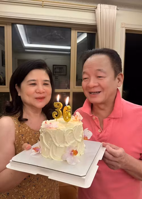 Là mẹ chồng của Hoa hậu Đỗ Mỹ Linh, bà Thanh Hòa luôn gây chú ý mỗi khi xuất hiện. Ảnh: FB Đỗ Vinh Quang.