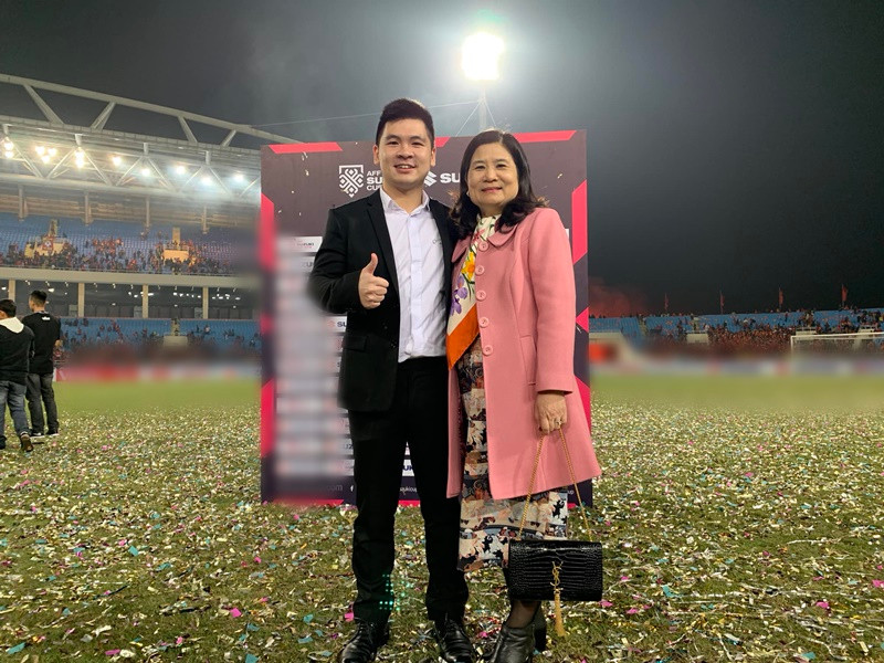 Mẹ chồng Đỗ Mỹ Linh thường xuyên đi du lịch cùng con trai út - Đỗ Vinh Quang. Ảnh: FB Đỗ Vinh Quang.