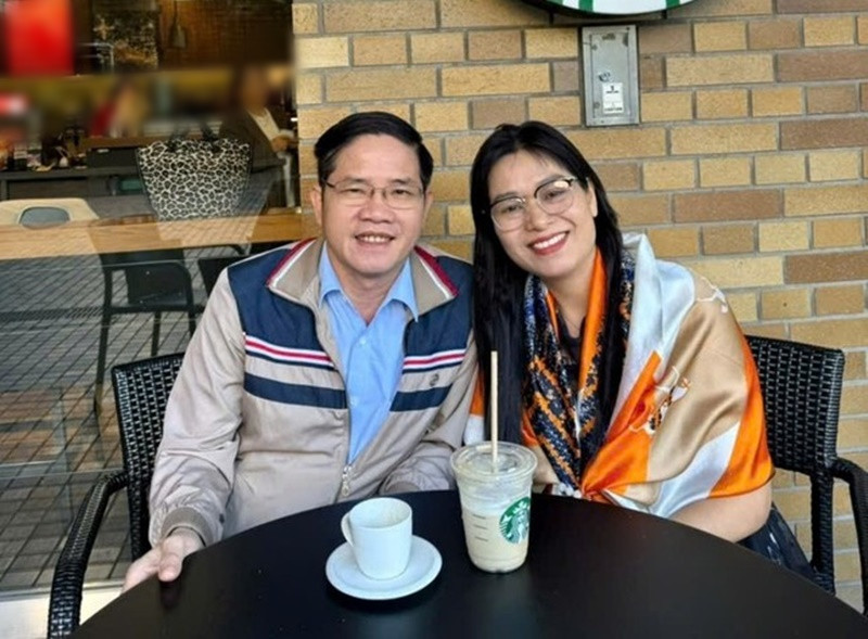 Bố mẹ Thanh Thủy đều sang Nhật Bản dự chung kết Hoa hậu Quốc tế 2024. "Giây phút nghe xướng tên con, hai vợ chồng tôi nhảy lên ôm nhau vỡ òa ra khóc”, bố Thanh Thủy chia sẻ. Ảnh: Tiền Phong.