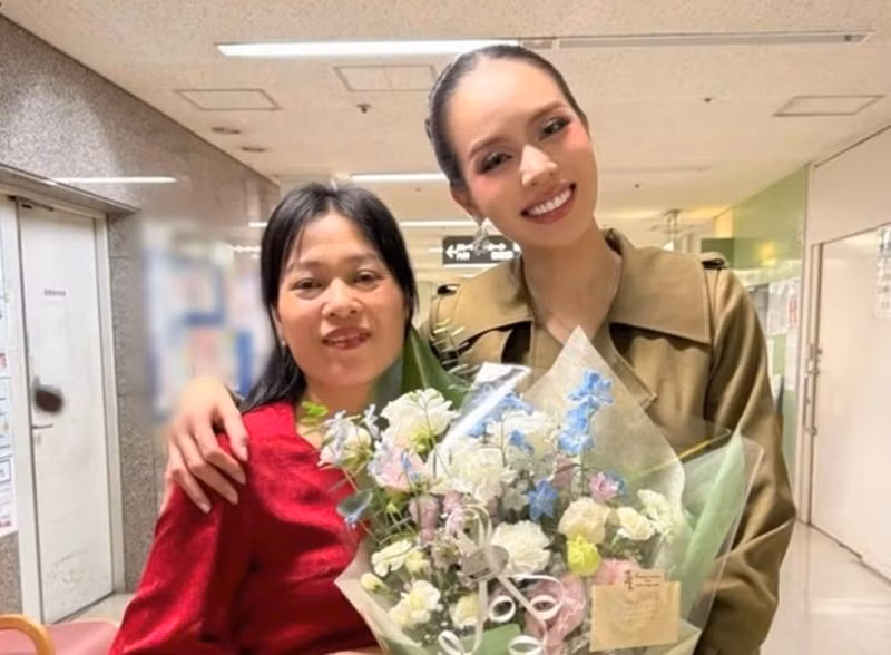 Thanh Thủy từng chia sẻ, cô luôn muốn báo hiếu bố mẹ. Nàng hậu thường dùng tiền tiết kiệm để mua đồ tặng bố mẹ. Sau này, Thanh Thủy muốn mua nhà mới hoặc sửa sang lại nhà cửa cho bố mẹ, đưa cả hai đi du lịch nhiều nơi. Ảnh: Tiền Phong.