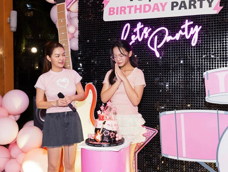 Tuệ Lâm đón sinh nhật lần thứ 12.