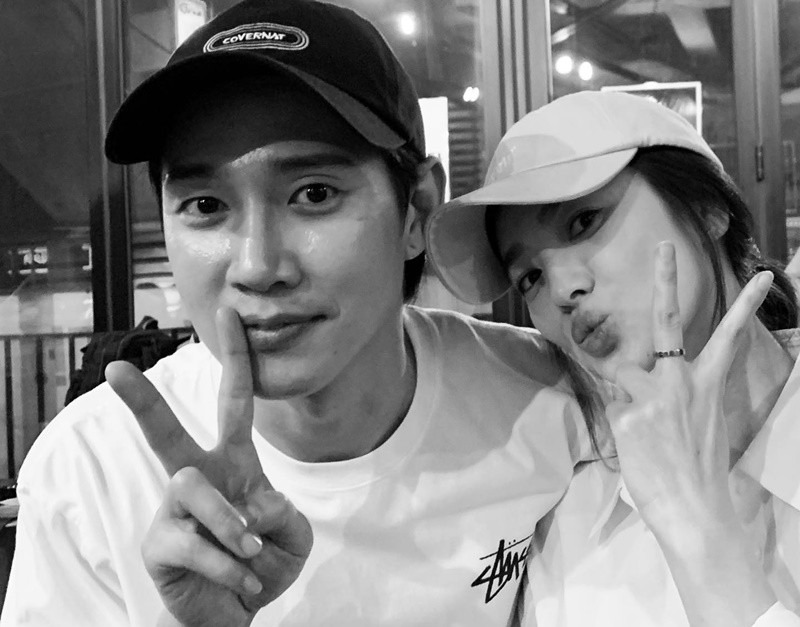 Nam diễn viên thân thiết với Song Hye Kyo khi quay phim The glory. Ảnh: Instagram Park Sung Hoon.