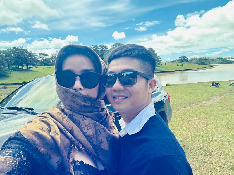 Nam doanh nhân muốn tổ chức đám cưới trong năm 2025 còn Bella Mai chưa nghĩ đến chuyện kết hôn. Ảnh: FB Bửu Lộc.