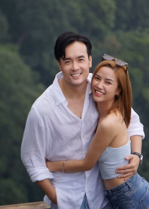 Cặp đôi chưa quyết định thời gian tổ chức đám cưới. Ảnh: FB Anh Tuấn.