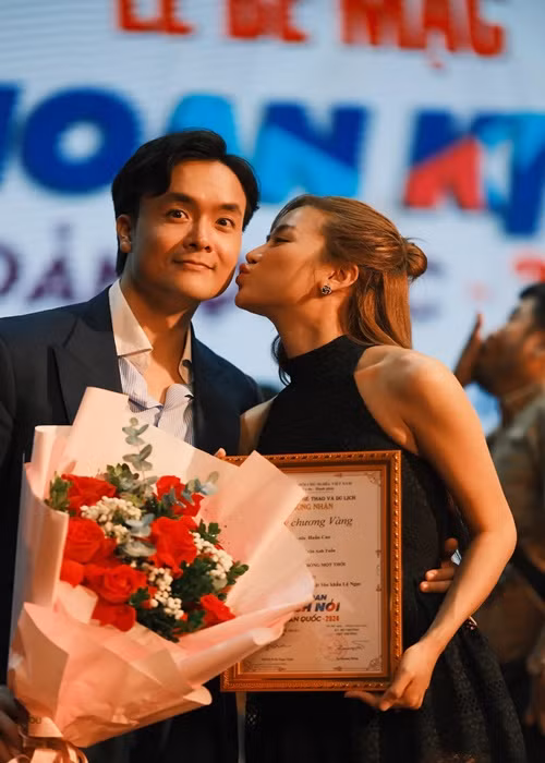 Anh Tuấn động viên Anh Đào mỗi khi cô gặp áp lực, căng thẳng, thậm chí mất phương hướng. Ảnh: FB Anh Tuấn.