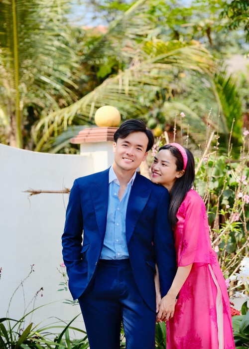 Anh từng nhắn nhủ nửa kia: "Cảm ơn em vì đã bên anh, yêu anh và thương anh, cùng anh đi tiếp con đường hạnh phúc này. 4 năm chúng ta bên nhau, 4 năm cùng nhau trải qua những cung bậc cảm xúc trong cuộc sống, 4 năm để biết anh cần em hơn tất cả trên đời". Ảnh: FB Anh Tuấn.