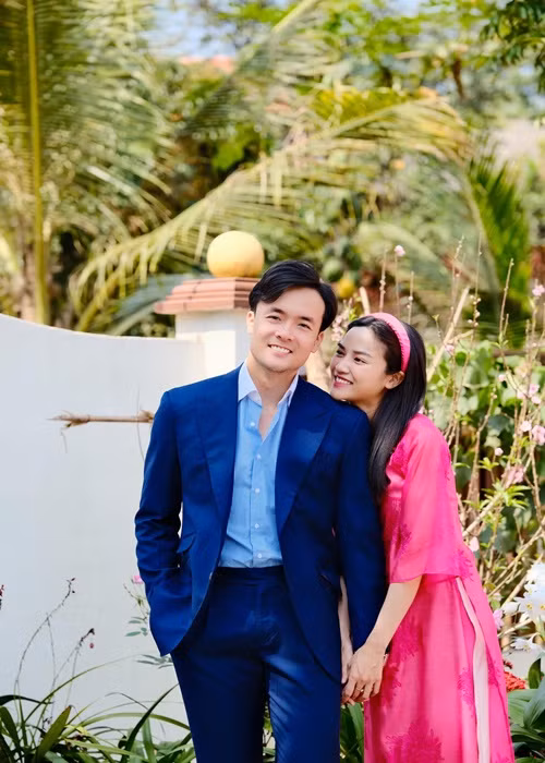 Anh từng nhắn nhủ nửa kia: "Cảm ơn em vì đã bên anh, yêu anh và thương anh, cùng anh đi tiếp con đường hạnh phúc này. 4 năm chúng ta bên nhau, 4 năm cùng nhau trải qua những cung bậc cảm xúc trong cuộc sống, 4 năm để biết anh cần em hơn tất cả trên đời". Ảnh: FB Anh Tuấn.