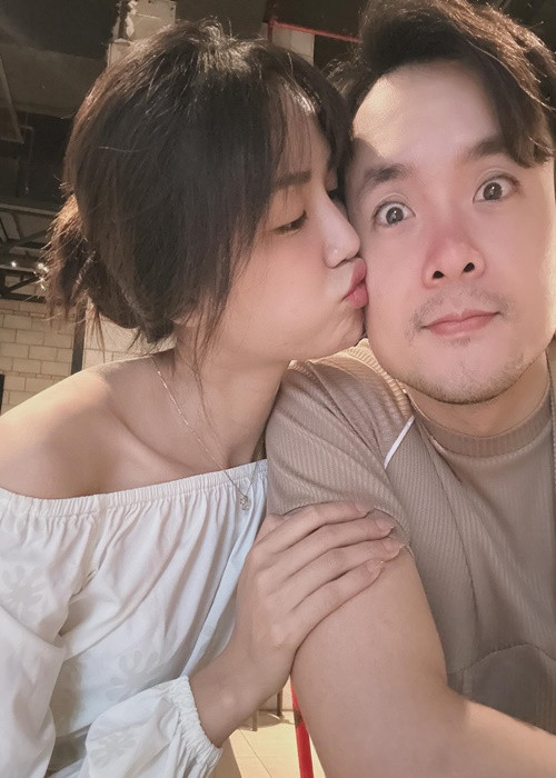 Anh Tuấn dành cho Anh Đào những lời ngọt ngào. Ảnh: FB Anh Tuấn.