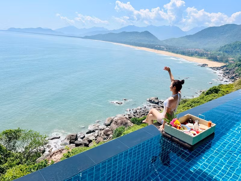 Hoa hậu Jennifer Phạm chăm đi nghỉ dưỡng sang chảnh cùng chồng con. Ảnh: FB Jennifer Phạm.