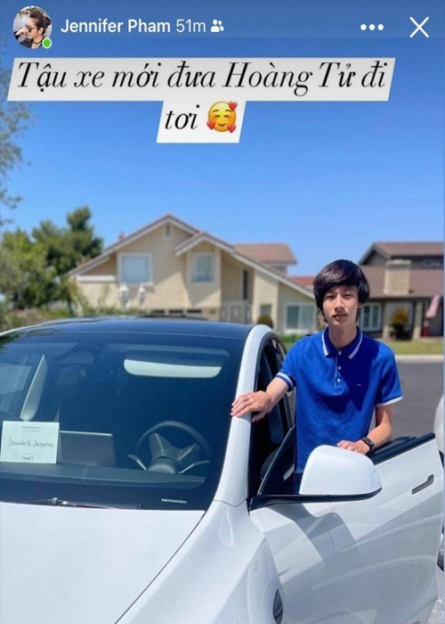 Năm 2023, Jennifer Phạm tậu xe chở con trai Bảo Nam đi chơi ở Mỹ. Ảnh: Người Đưa Tin.