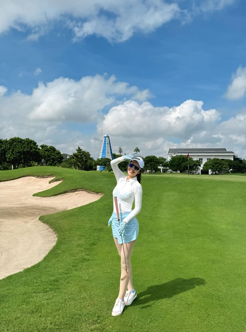 Ít năm trở lại đây, Jennifer Phạm yêu thích chơi golf. Ảnh: FB Jennifer Phạm.