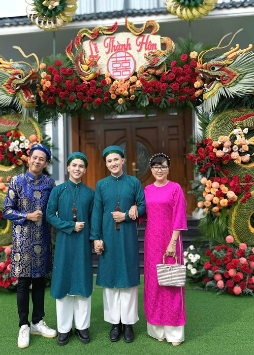 Nhiều nghệ sĩ tham dự đám cưới của Hà Trí Quang ở Đồng Tháp. Ảnh: FB Phương Dung.