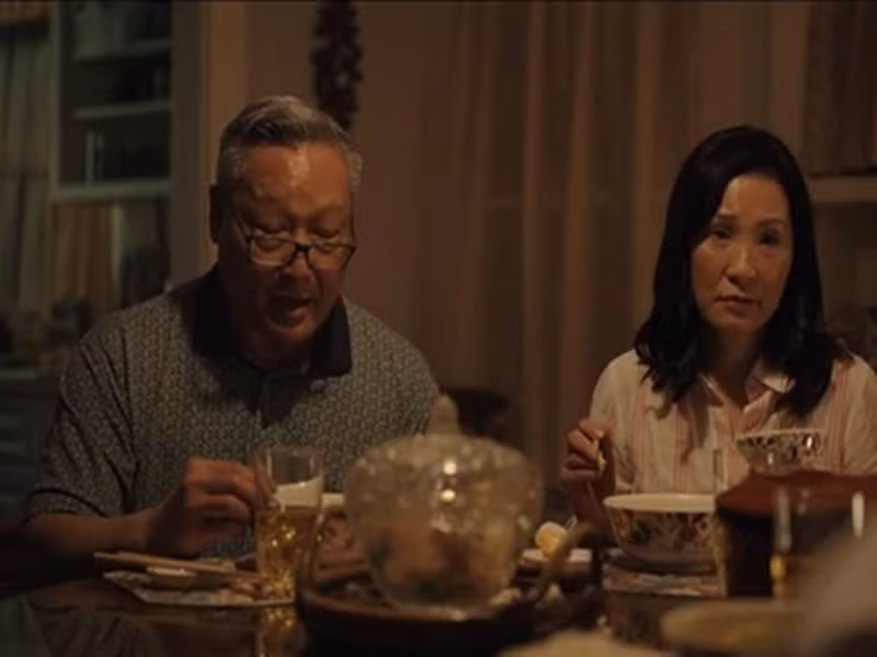 Đặc biệt, Hồng Đào đóng phim Hollywood Beef. Theo Một Thế Giới, Beef là bộ phim xoay quanh cuộc sống của những người châu Á nhập cư tại Mỹ với nhân vật chính là Amy Lau. Hồng Đào đóng vai Hanh Trinh Lau - mẹ của Amy Lau. Ảnh: Dân Việt.