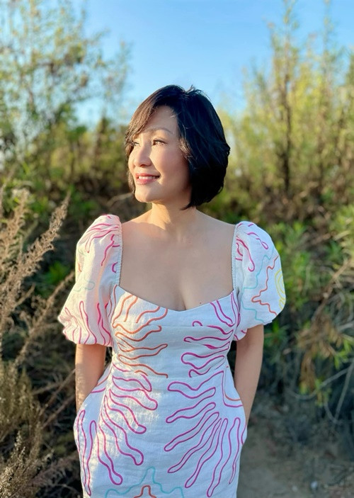 Nữ diễn viên khéo giữ vóc dáng thon gọn sau hai lần sinh nở, ở tuổi 62. Ảnh: FB Hồng Đào.