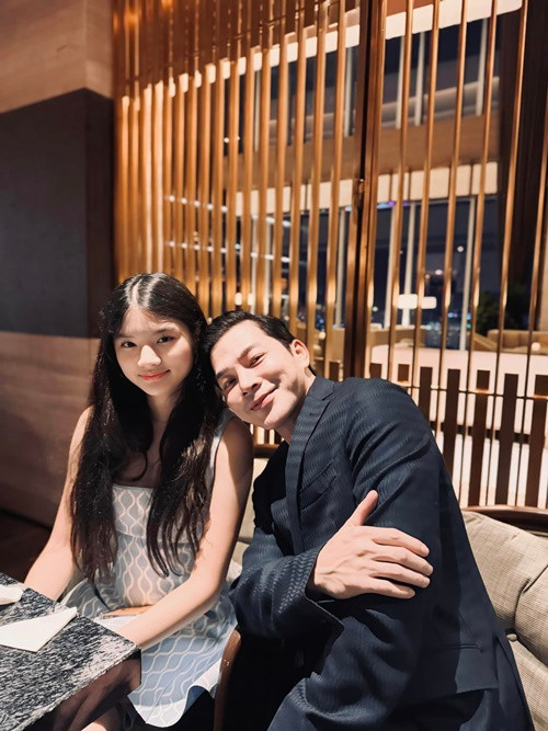 Trần Bảo Sơn yêu chiều ái nữ đầu lòng.