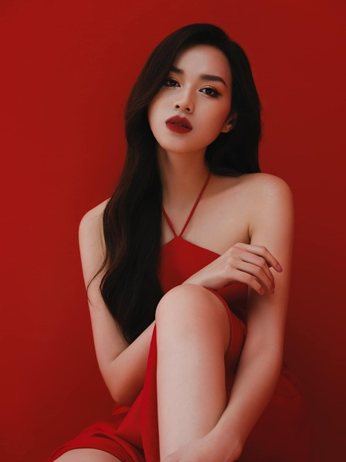 Đỗ Thị Hà được nhiều người theo đuổi. Nàng hậu chia sẻ trên Tiền Phong, trước đây, có một năm vào đúng ngày 14/2 vì ngại các bạn tặng quà nên cô đã xin nghỉ học.