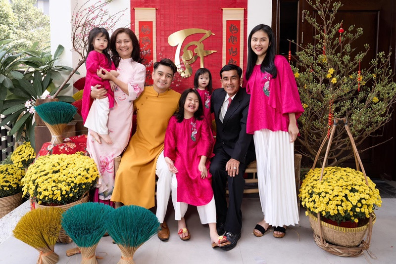 Không gian ngập tràn sắc xuân trong biệt thự của vợ chồng Vân Trang dịp Tết Nguyên đán 2024.