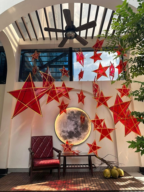 Nữ diễn viên thường trang hoàng nhà cửa lộng lẫy mỗi dịp lễ Tết.