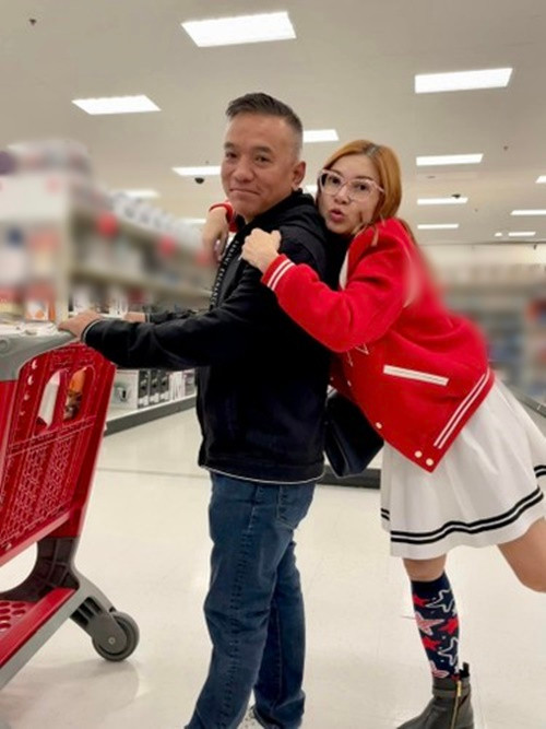 Phạm Thanh Thảo được chồng chiều chuộng. Trong cuộc phỏng vấn với Znews, nữ ca sĩ cho biết, ở nhà, cô không phải lo lắng thứ gì, không cần làm gì vì đã có chồng lo mọi thứ. Chồng Phạm Thanh Thảo còn khuyến khích vợ đi hát và sẵn sàng chăm con giúp. Ảnh: FB Phạm Thanh Thảo.