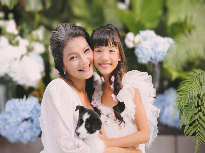 Nữ diễn viên phim Mùa len trâu làm mẹ đơn thân 3 con.