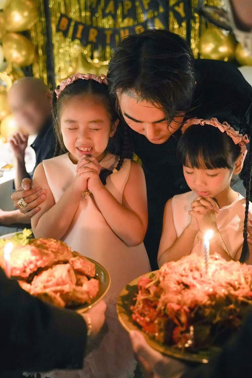 "Gà, Cún, Bảo Ngọc, tụi em là những người thay đổi cuộc đời anh. Anh luôn thầm mong những điều may mắn nhất sẽ đến với 3 người tụi em, anh đang sống và được sống với những chuỗi ngày giàu ơi là giàu tình thương luôn", Đạt G chia sẻ. Ảnh: FB Đạt G.