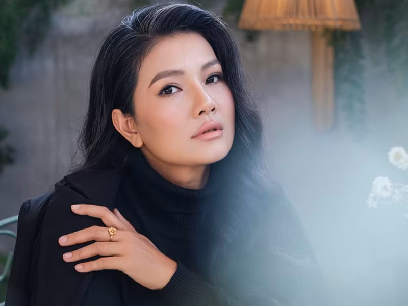 Từng có thời gian, Kiều Trinh bị người chồng cũ thứ hai quấy nhiễu cuộc sống khiến cô rơi vào trầm cảm, cộng với di chứng của lần trước nên cô có những lúc mất trí nhớ, điên dại đập đầu vào tường, phá đồ đạc. Ảnh: Vietnamnet.