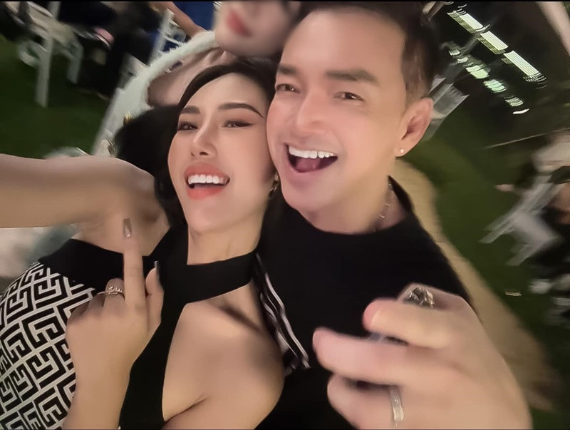 Quang Minh hơn bạn gái 37 tuổi. Tuy nhiên, do giữ được phong độ, nam diễn viên vẫn đẹp đôi bên nửa kia. Ảnh: FB Quang Minh.