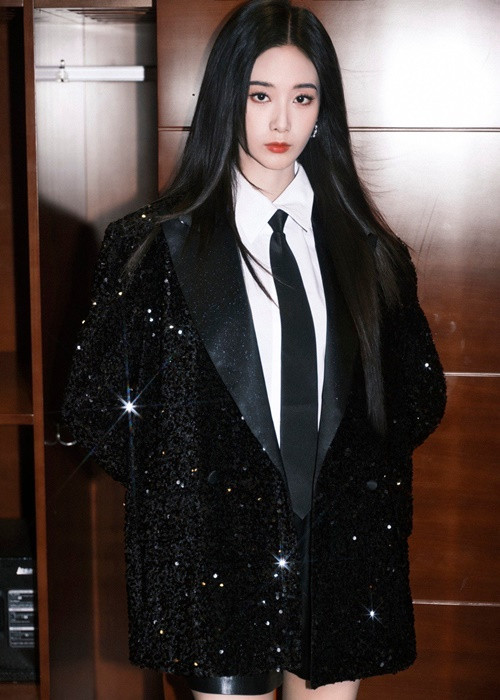 Ngoài ca hát, bạn gái Hoàng Tử Thao còn đóng phim. Ảnh: Weibo Từ Nghệ Dương.