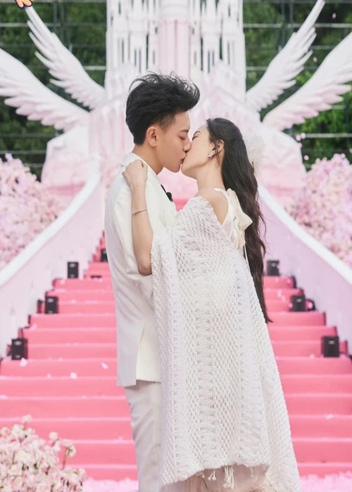 Tháng 8/2024, Hoàng Tử Thao đã cầu hôn Từ Nghệ Dương trong một chương trình. Ảnh: Vietnamnet.