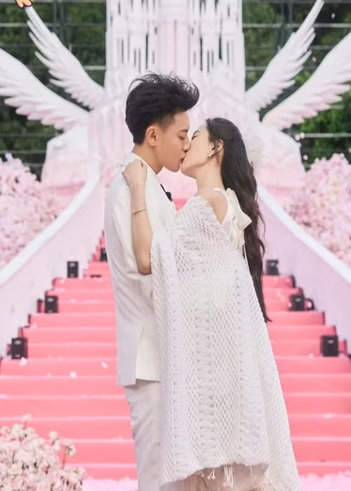 Tháng 8/2024, Hoàng Tử Thao đã cầu hôn Từ Nghệ Dương trong một chương trình. Ảnh: Vietnamnet.