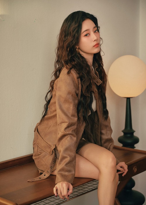 Nữ ca sĩ từng là thực tập sinh ở công ty quản lý SM ở Hàn Quốc. Ảnh: Weibo Từ Nghệ Dương.