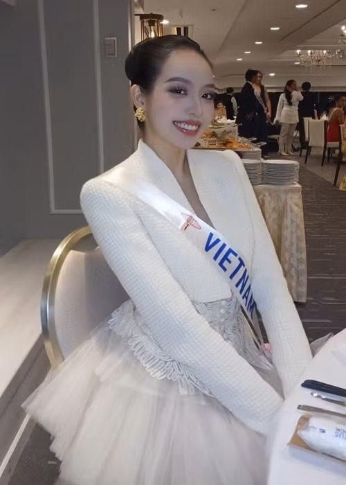 Từ Nhật Bản, Huỳnh Thị Thanh Thủy liên tục cập nhật hình ảnh, thông tin của bản thân ở cuộc thi nhan sắc quốc tế. Ảnh: FB Thanh Thủy.