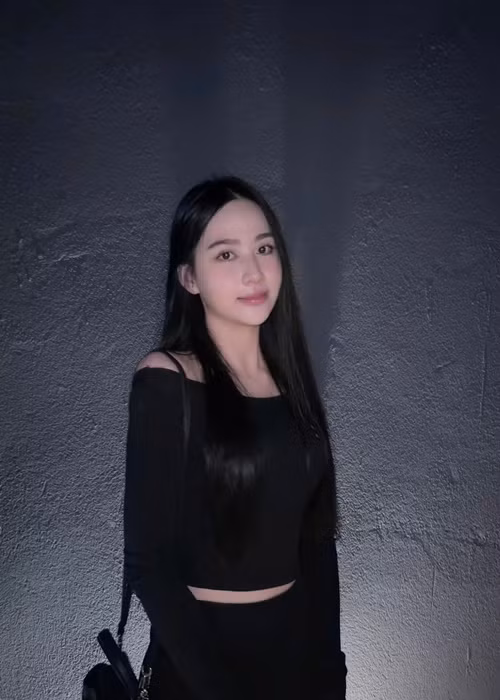 Tuổi 21, bạn gái Hoài Lâm trẻ trung, đầy sức sống. Ảnh: FB Kim Ngân.