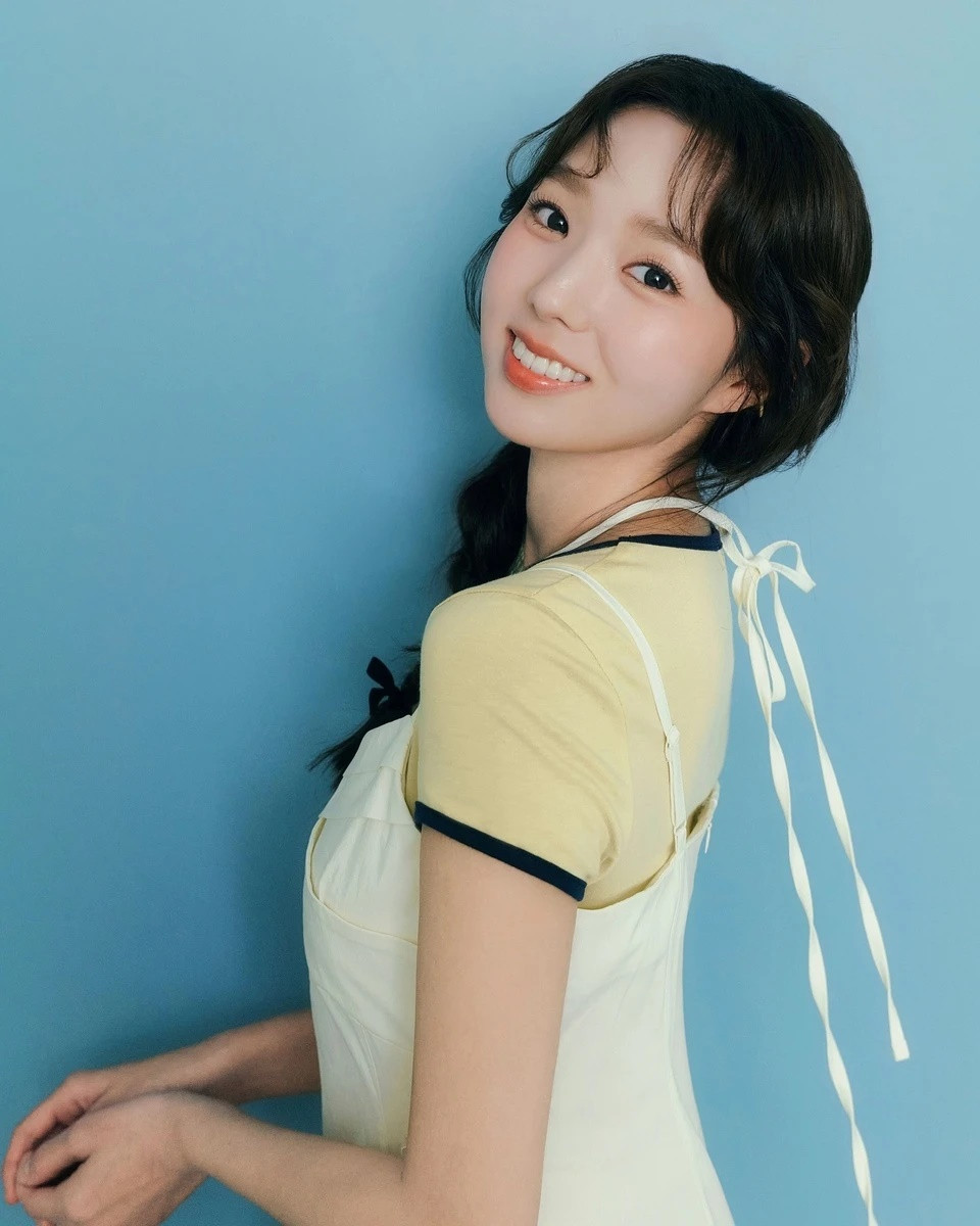 Đặc biệt, cô và bạn diễn kết hợp rất ăn ý, khiến khán giả cảm nhận được bầu không khí lãng mạn khi hai người ở bên nhau. Nhờ đó, kịch bản phim không mới, thậm chí kiểu phim ngôn tình tổng tài, lọ lem đã quá quen thuộc ở cả Trung Quốc lẫn Hàn Quốc nhưng When the Phone Rings vẫn gây sốt.