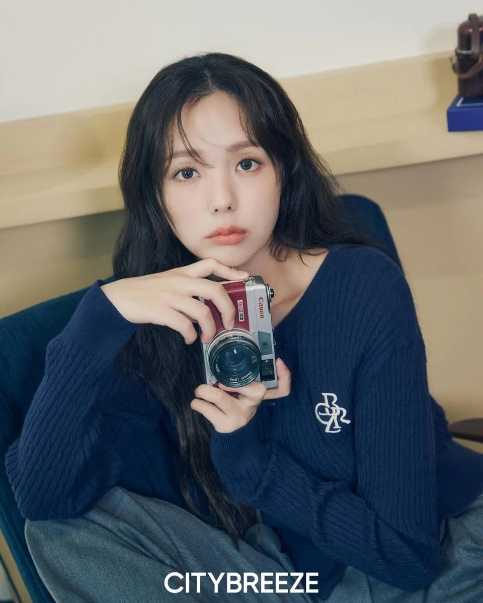 Vai diễn của Chae Soo Bin là một phiên dịch viên ngôn ngữ ký hiệu cho đài truyền hình và tòa án. Cô đã mất giọng nói do trầm cảm.