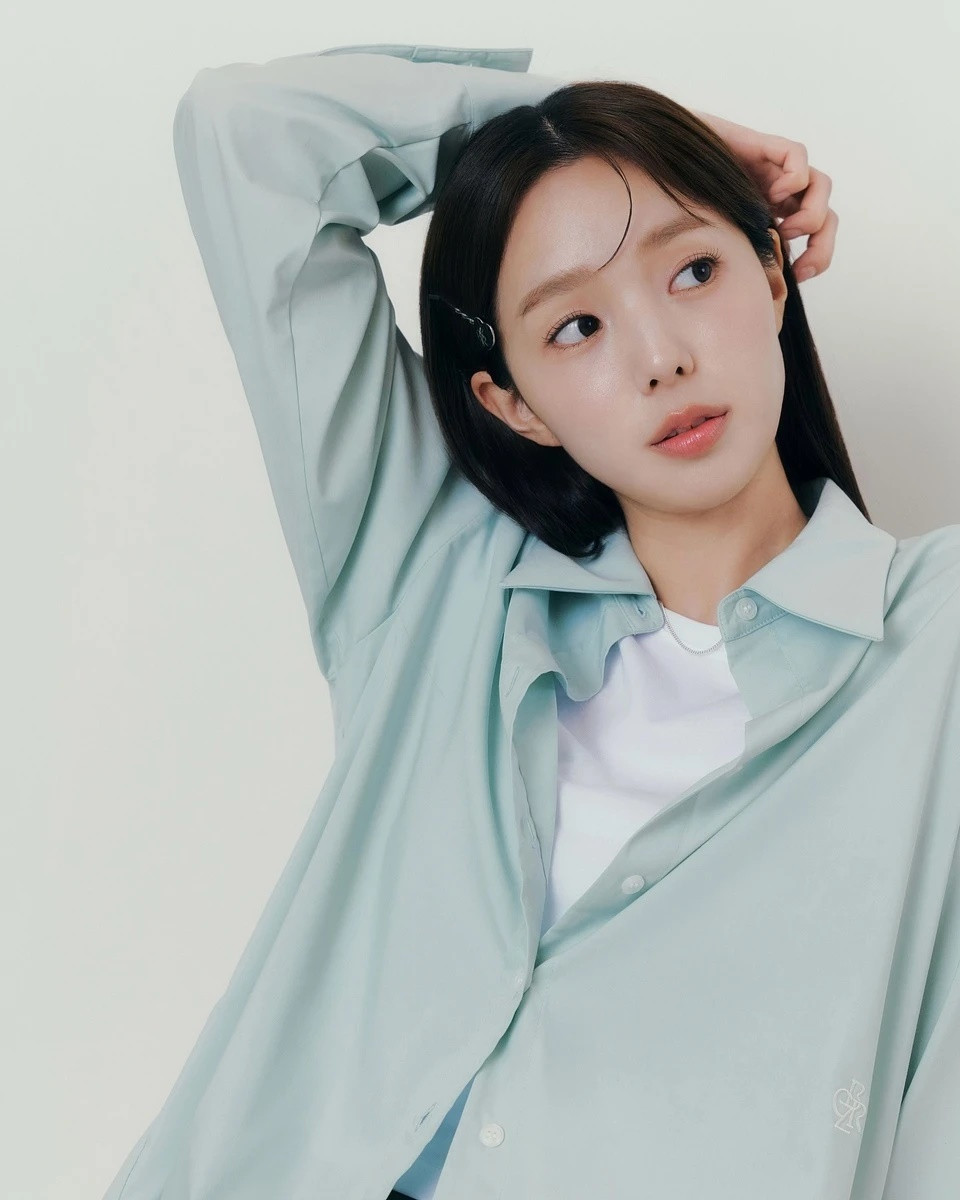 Mối quan hệ của cô và Sa Eon trở nên gắn kết, thân mật hơn sau khi họ nhận được cuộc gọi từ kẻ bắt cóc. Hai tập đầu của phim đan xen nhiều yếu tố, từ tổng tài với lọ lem, liên hôn chính trị, cưới trước yêu sau với tình tiết kịch tính. Nhờ đó, phim nhận được yêu thích từ khán giả.