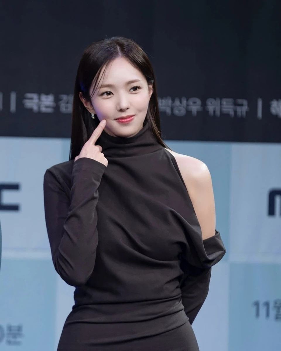 When the Phone Rings là bộ phim truyền hình Hàn Quốc đang được phát sóng do Kim Ji Woon viết kịch bản, đồng đạo diễn bởi Park Sang Woo và Wi Deuk Gyu. Bộ phim có sự tham gia của Yoo Yeon Seok, Chae Soo Bin, Heo Nam Jun và Jang Gyu Ri.