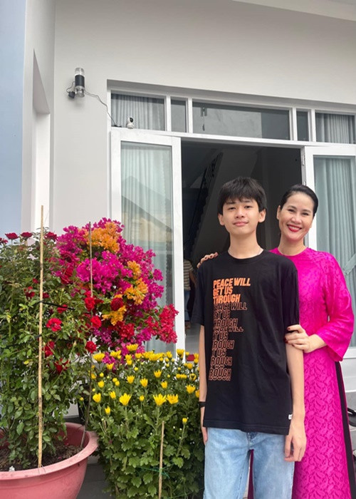 Thân Thúy Hà cũng thường xuyên đăng tải hình ảnh bên con trai.