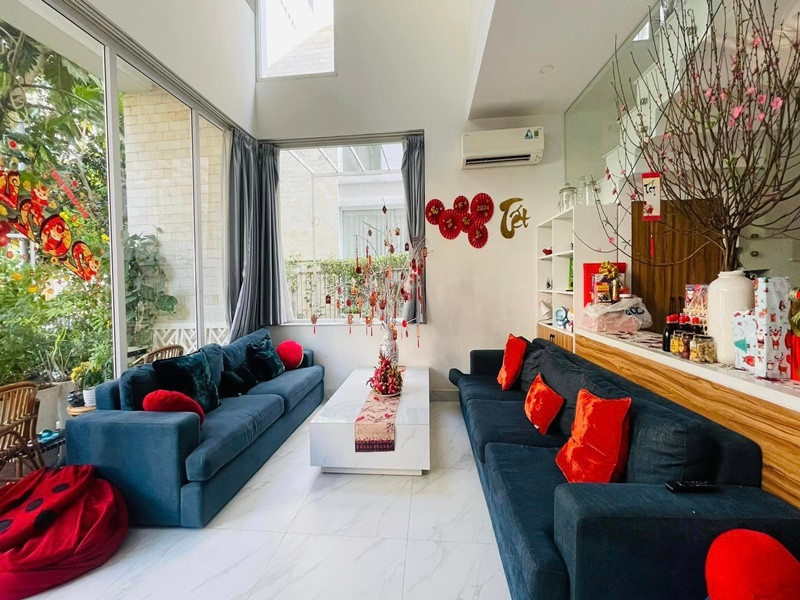 Nữ diễn viên chăm chút cho mọi góc của căn nhà.