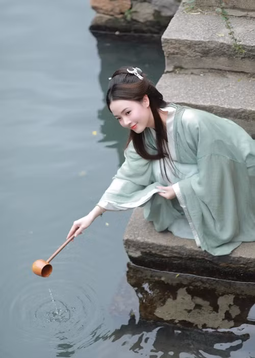 Midu có trong tay tất cả mọi thứ ở tuổi 35 từ sự nghiệp thành công, khối tài sản "khủng" đến cuộc hôn nhân ngọt ngào.