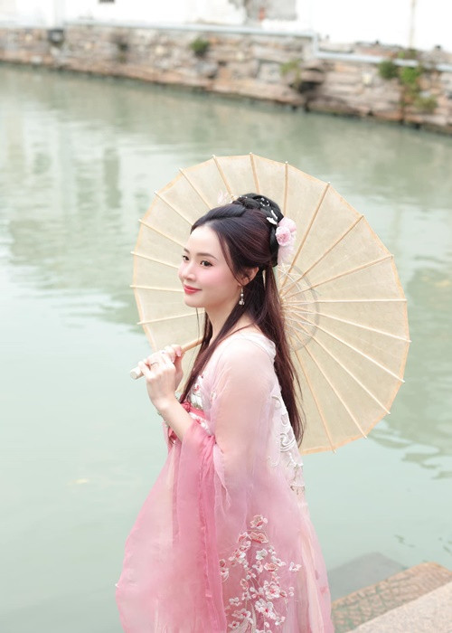 Nữ diễn viên được khen xinh đẹp như "thần tiên tỷ tỷ".