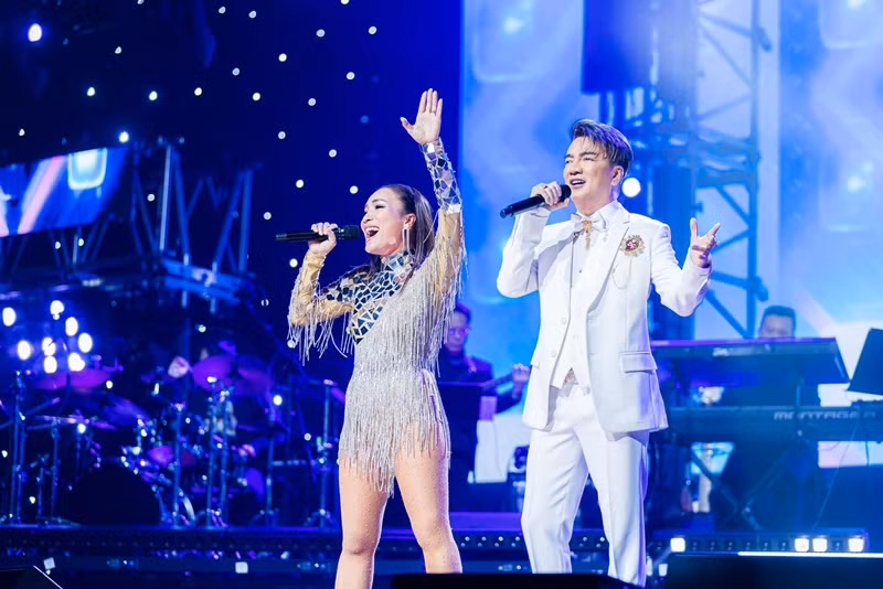 Hồng Ngọc là một trong những người đầu tiên biết tin Đàm Vĩnh Hưng có con. “Thật ra tôi và mọi người biết nhưng đều giấu rất kín, mọi người yêu thương anh ấy và muốn bảo vệ cuộc sống bình yên cho hai bố con”, cô chia sẻ trên Saostar. Ảnh: FB Hồng Ngọc.