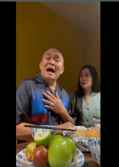 Mới đây, trên trang cá nhân, Xuân Hinh đăng tải clip bên Thanh Thanh Hiền. Trong clip, nam nghệ sĩ hài cho biết, anh không bị đột quỵ như tin đồn. “Em đang rất khỏe mọi người nhé, các bác có nghe đồn gì cũng đừng tin nhé", Xuân Hinh cho hay.