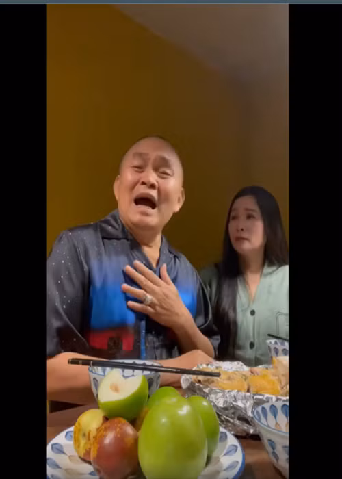 Mới đây, trên trang cá nhân, Xuân Hinh đăng tải clip bên Thanh Thanh Hiền. Trong clip, nam nghệ sĩ hài cho biết, anh không bị đột quỵ như tin đồn. “Em đang rất khỏe mọi người nhé, các bác có nghe đồn gì cũng đừng tin nhé", Xuân Hinh cho hay.