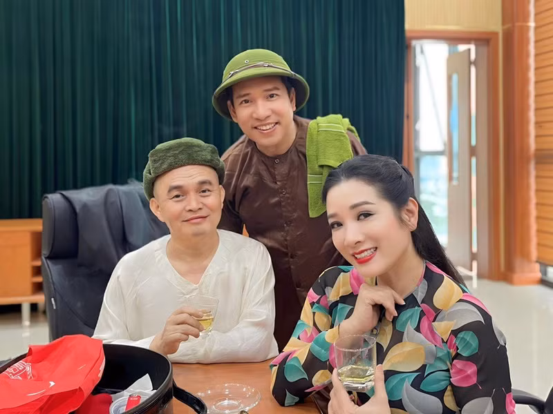 Nam nghệ sĩ hài đắt show diễn hài.