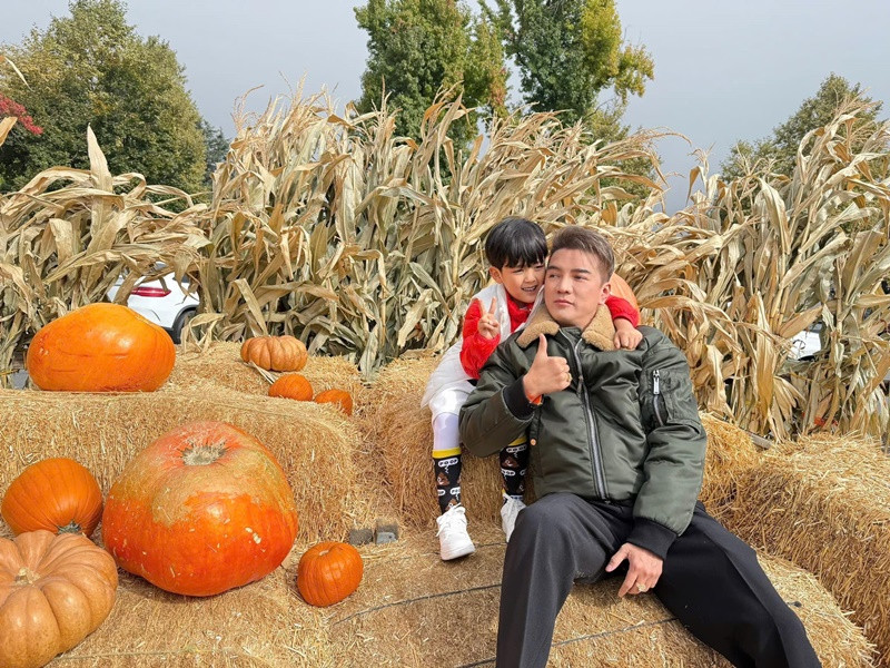 Con trai Đàm Vĩnh Hưng năm nay 5 tuổi, là bản sao nhí của bố. Ảnh: FB Đàm Vĩnh Hưng.