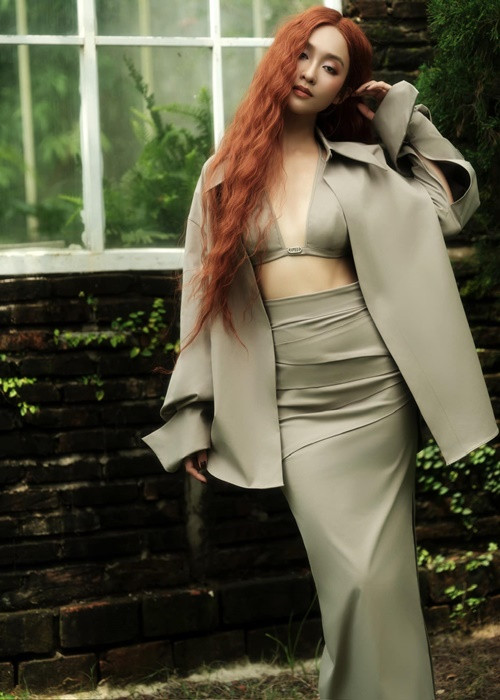 Bộ ảnh mới của diễn viên Khả Ngân gây chú ý bởi tạo hình gợi cảm của người đẹp sinh năm 1997.