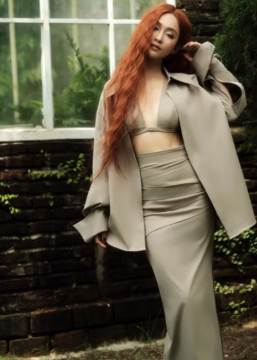 Bộ ảnh mới của diễn viên Khả Ngân gây chú ý bởi tạo hình gợi cảm của người đẹp sinh năm 1997.