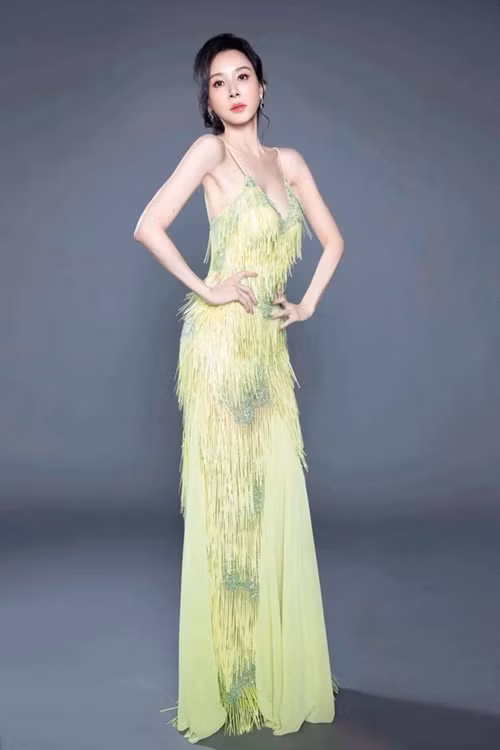 Sở hữu vóc dáng thon thả, Tiêu Tường mặc gì cũng đẹp. Ảnh: Tiền Phong.